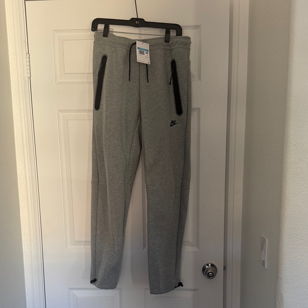 NWT Nike Tech Heather Gray Sweatpants with Black Mens Size Medium
